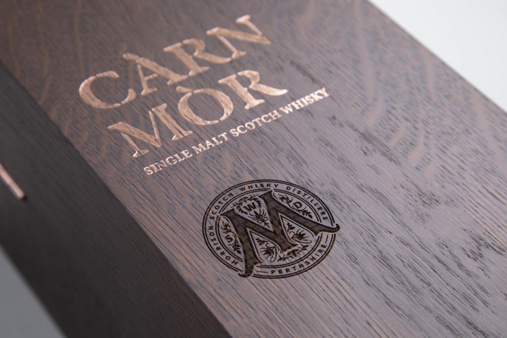 scotch whiskey wooden box packaging.