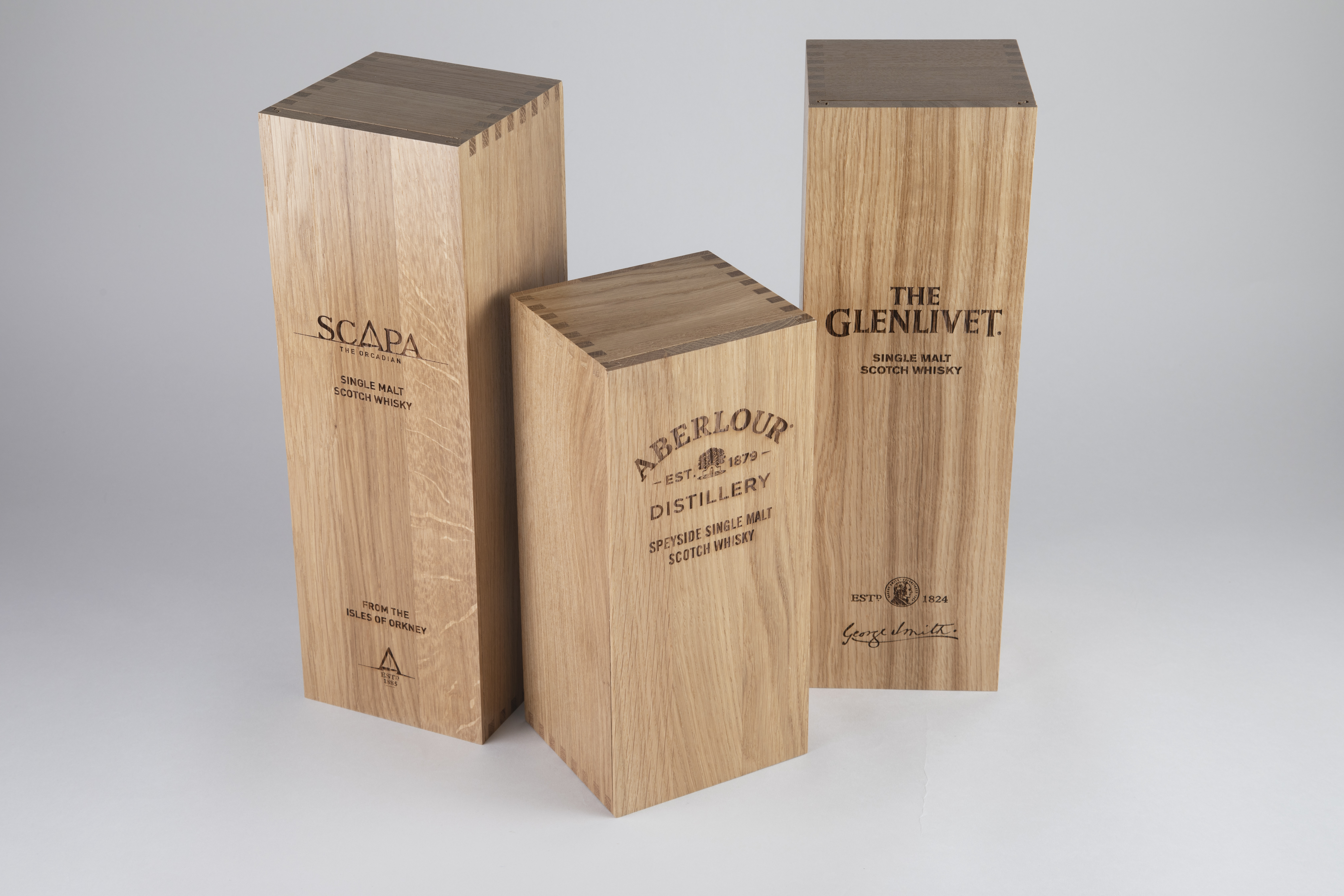 malt whiskey wooden box packaging. Wooden packaging box.